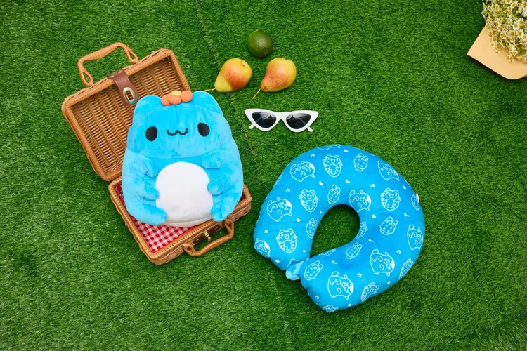 即日起只要至康是美實體門市與eShop網路商店消費滿388元，即可以159到3399元的價格把咖波的周邊帶回家。業者提供