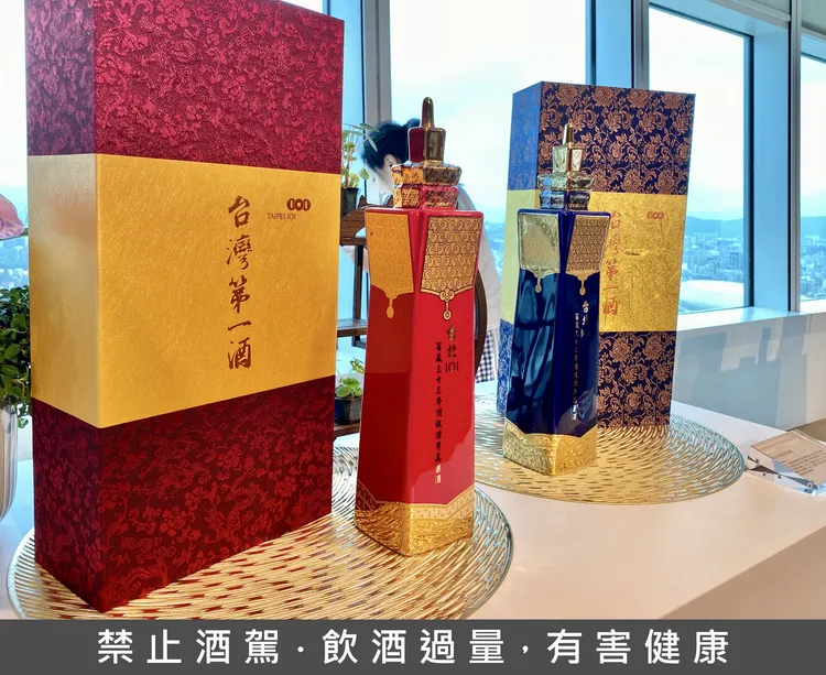 禮盒類第二名的紀念酒為頂級陳年高粱。莊偉祺攝