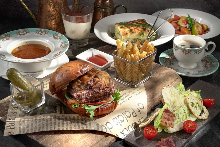 六樓茶苑提供行政樓層貴賓專屬現點現做餐食。君品酒店提供