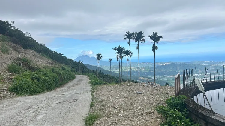 卑南鄉利家段山坡地出現大面積開挖整地行為。台東縣政府提供