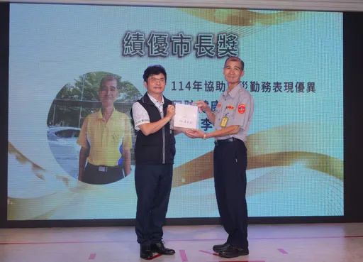 台中警表揚36位績優義警民防 他奉獻42年...榮耀退休!