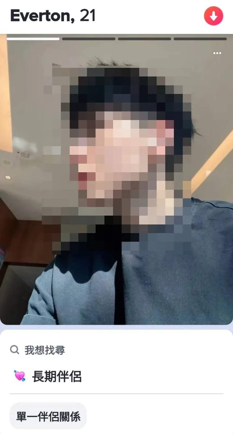 網友「俊傑」要求女子購買點數給他。翻攝畫面