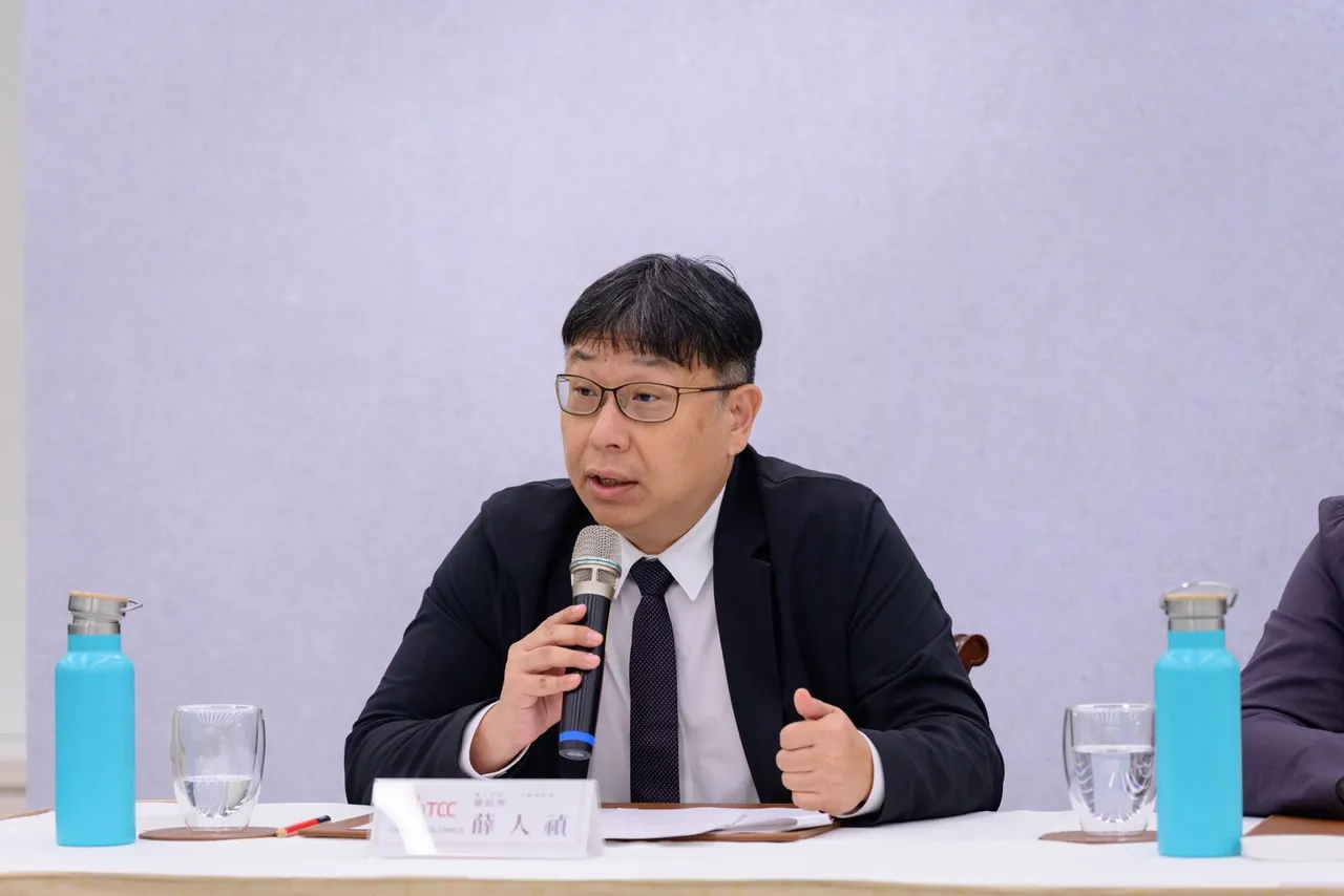 台泥企业团总执行长张安平今晚20时于台泥大楼亲率高阶主管召开记者会。图为三元能源科技总经理薛人祯。台泥提供
