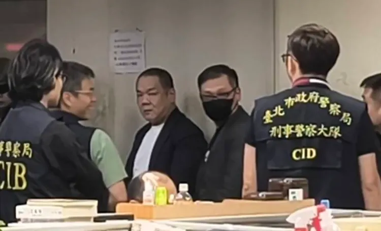 天道盟盟主曾盈富的胞弟、「太保」曾盈進(左3)、太陽聯盟副盟主「麥可」洪瑞宏(右2)。讀者提供