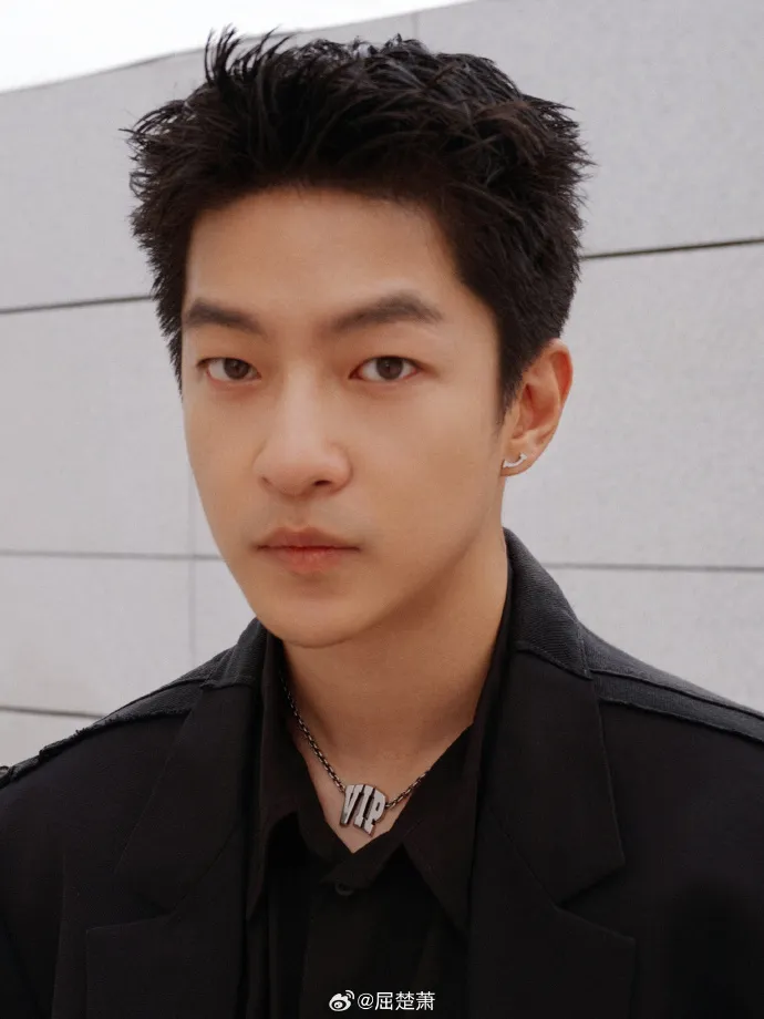 屈楚蕭曾在古裝劇《如懿傳》中飾演榮親王永琪。翻攝屈楚蕭微博