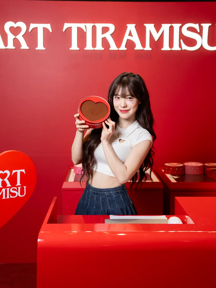 開幕首站活動當天，粉絲除了可以和李多慧合影留念，還能享有「任選兩款提拉米蘇，即贈李多慧親手遞送的七夕限定草莓口味」。業者提供