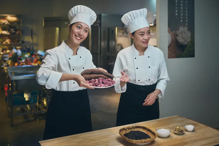 范瑞君（右）和張詩盈互飆演技。大愛提供