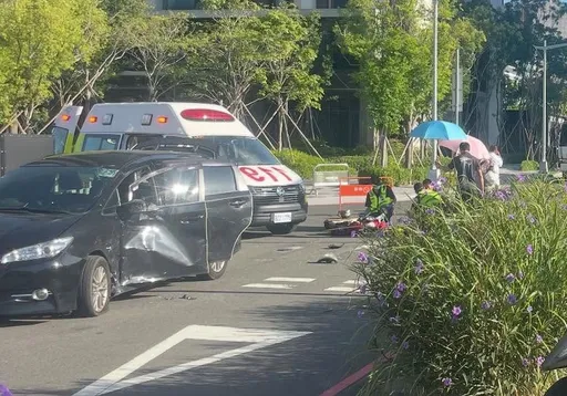 台中WISH路口撞机车画面曝!67岁骑士不治 车内5人落跑逮回1人