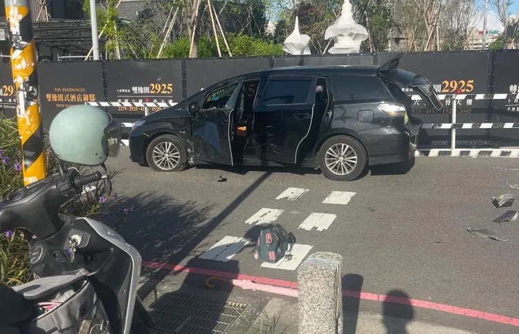 肇事駕駛棄車逃逸。翻攝Threads/jie_.0501