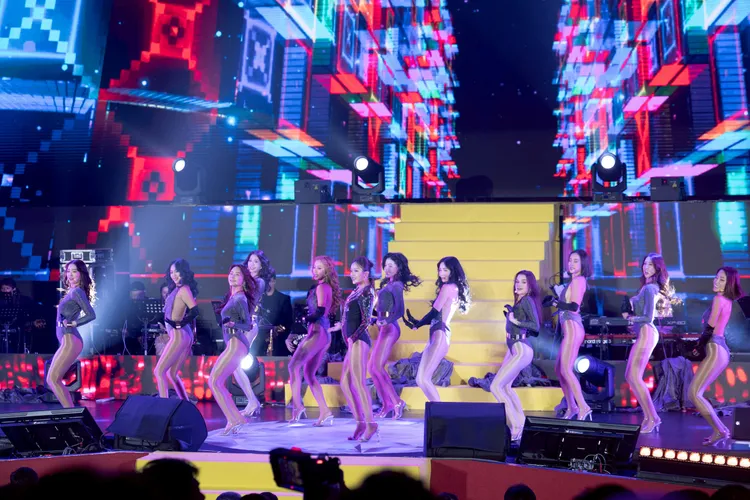 「Luxy Girls」演出令人目不轉睛。萬星傳播提供