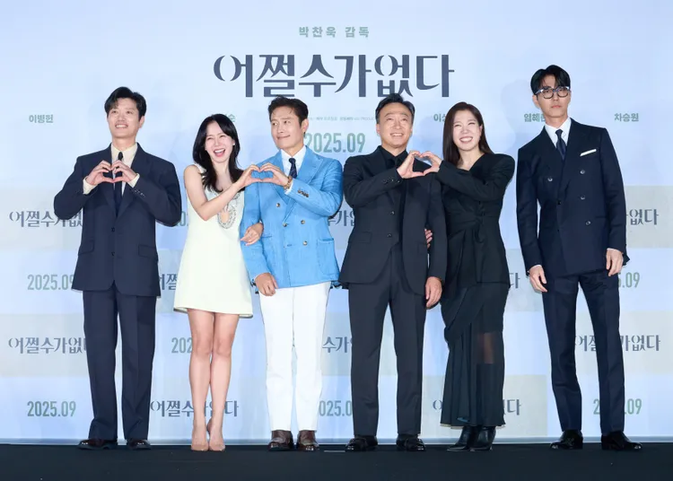 朴喜洵（左起）、孫藝真、李秉憲、李星民、廉惠蘭、車勝元日前出席《徵人啟弒》首爾記者會。翻攝CJ ENM