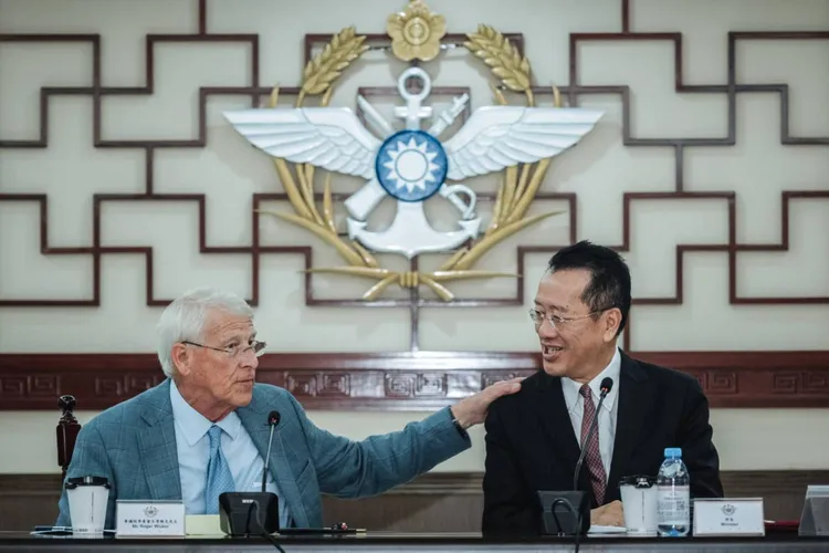 顧立雄與訪團就深化臺美國防交流進行意見交換。國防部提供