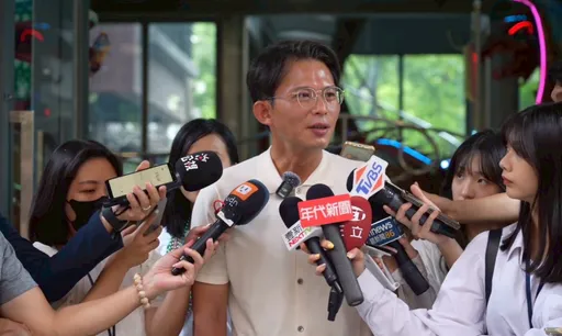 传政院普发现金纳排富!黄国昌轰「放话测风向」:卓荣泰政策随利益转弯