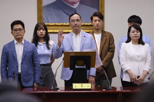 朱立倫宣布交棒盧秀燕:懇請承擔下一屆黨主席重任