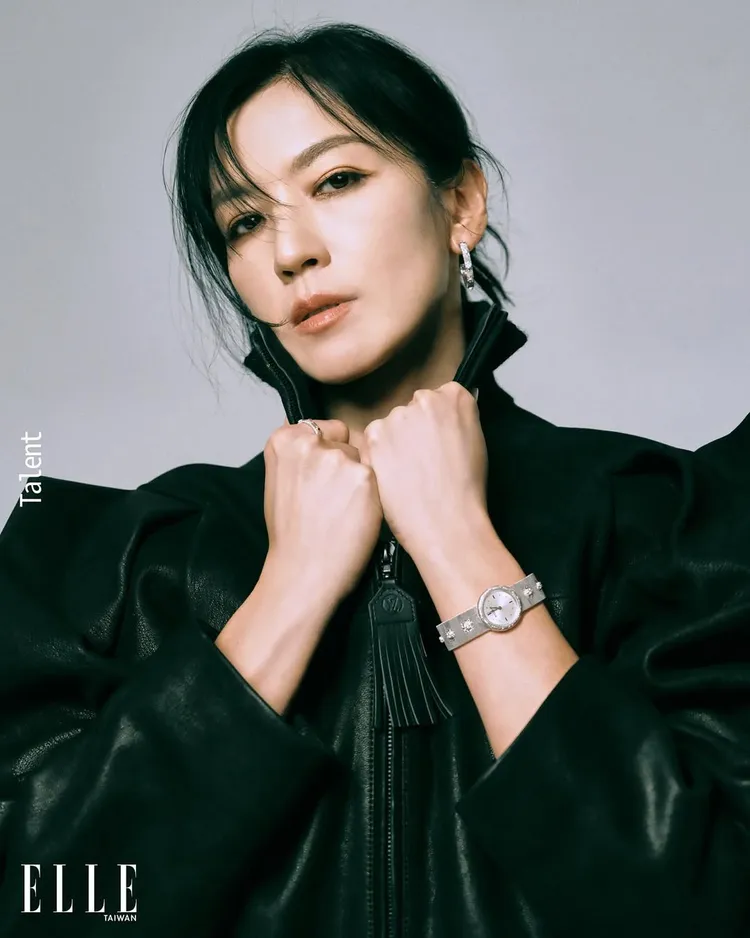 林熙蕾拍攝時尚雜誌封面大片。翻攝elletaiwan IG