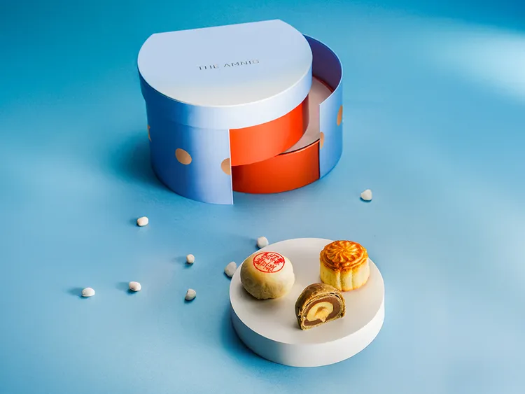 《團圓・昇情》禮盒外觀設計承襲然一的美學風格，內含三款風味、手工自製的匠心月餅。業者提供