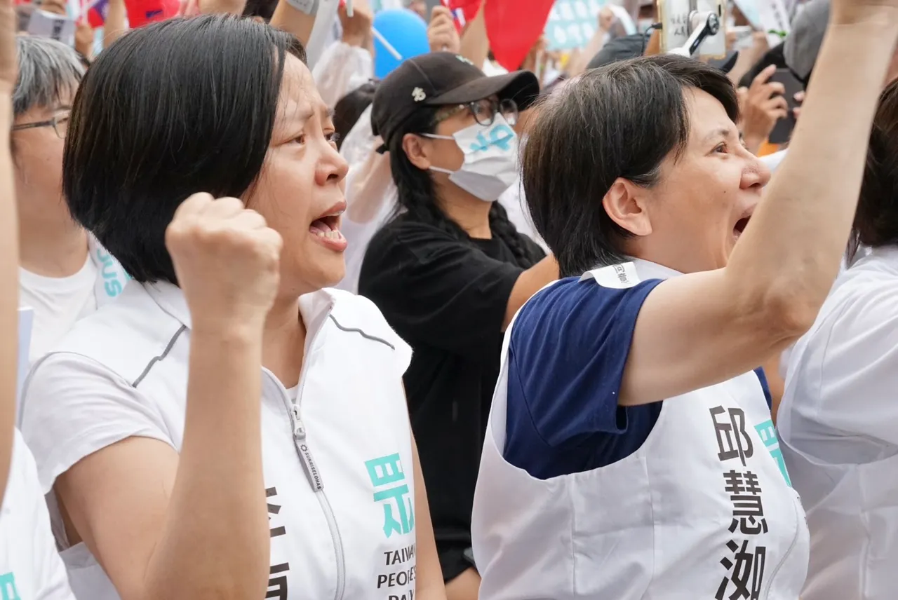 民众党不分区第15名候任立委李贞秀出席720反罢免集会。邱筠媜摄