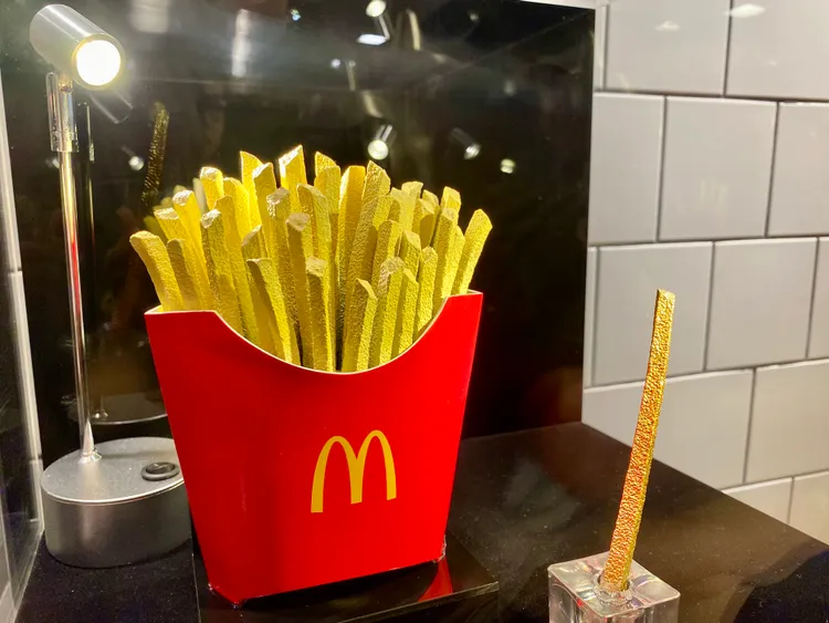 麥當勞斥資重金打造夢幻級珍藏、全台唯一真金打造的「黃金薯條」。莊偉祺攝