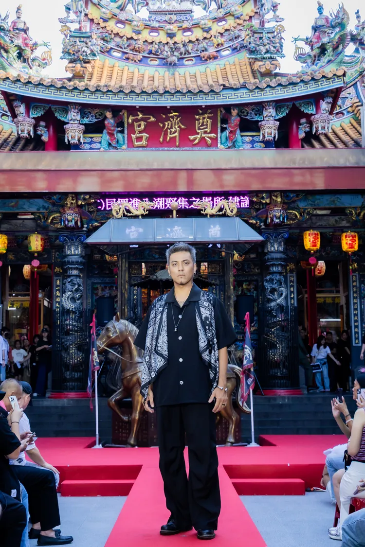 MP魔幻力量的前團員「嘎嘎」有打鬥戲。曼尼娛樂提供