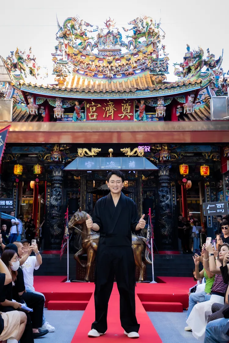 王識賢。曼尼娛樂提供