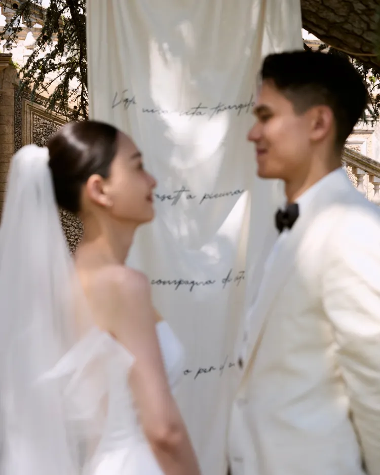 林映唯（左）與男友前往羅馬拍婚紗，留下許多可愛瞬間。自由試娛樂提供