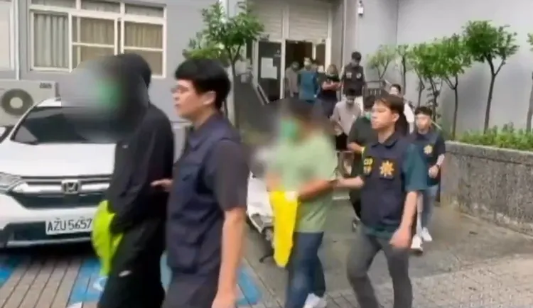 衝進醫院的黑衣人將依組織犯罪究辦。翻攝畫面