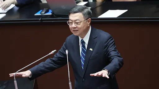 卓荣泰:明年度总预算案编列非常困难 举债近4000亿