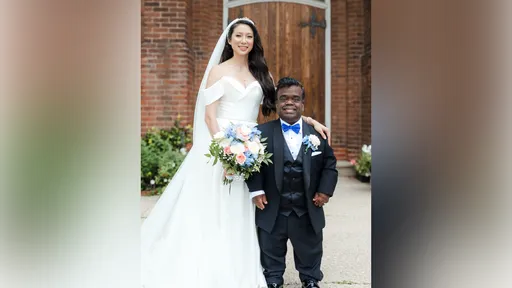 最萌身高差?亚裔正妹结婚照疯传 小鸟依人的却是新郎
