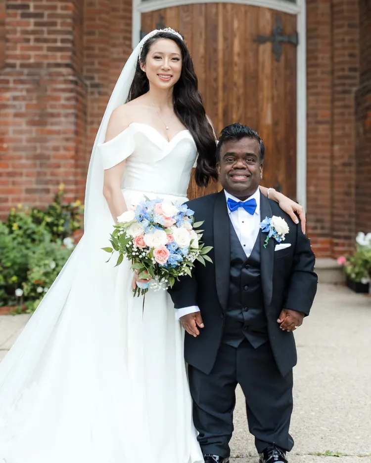 2人身高相差超過40公分。翻攝自IG @anitawinglee