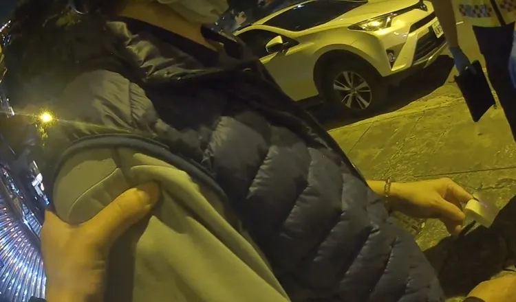 在眾人及哥哥的勸說下，沈男終於同意就醫。翻攝畫面