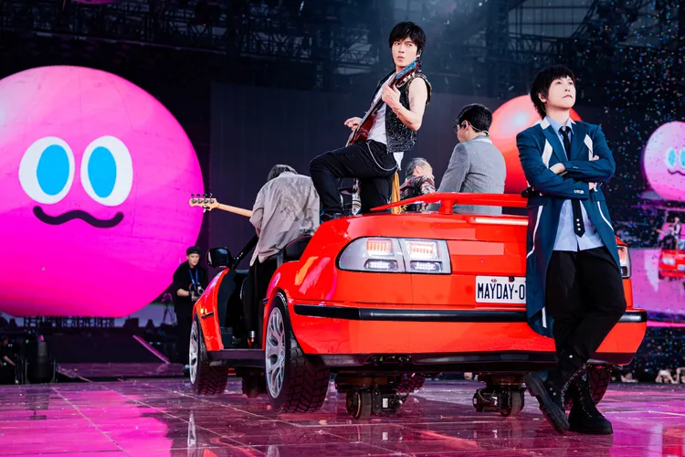 五月天昨晚開唱，晴雨交加。相信音樂提供