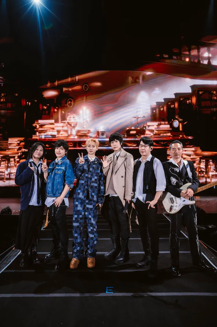 汪蘇瀧（左3）追星成功，從台下歌迷到當五月天嘉賓。相信音樂提供