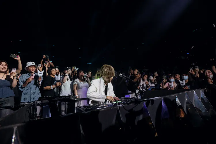 鼓鼓為好兄弟演唱會帶來DJ行。相信音樂提供