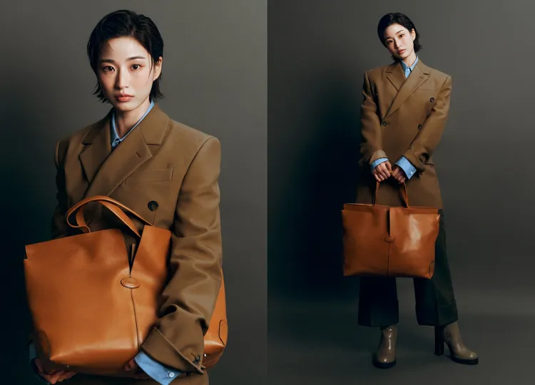駝色西裝外套與經典皮革托特包的組合，則穿出俐落都會感。品牌提供