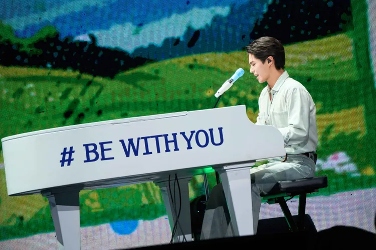 朴寶劍多才多藝，彈鋼琴自彈自唱。 Live Nation Taiwan提供