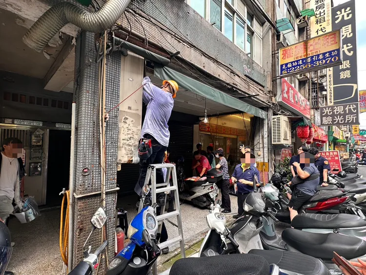 新北市府執行斷水斷電。警方提供