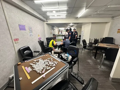 违法棋牌社聚赌遭查获仍营业 新北市府联合稽查当场断水断电