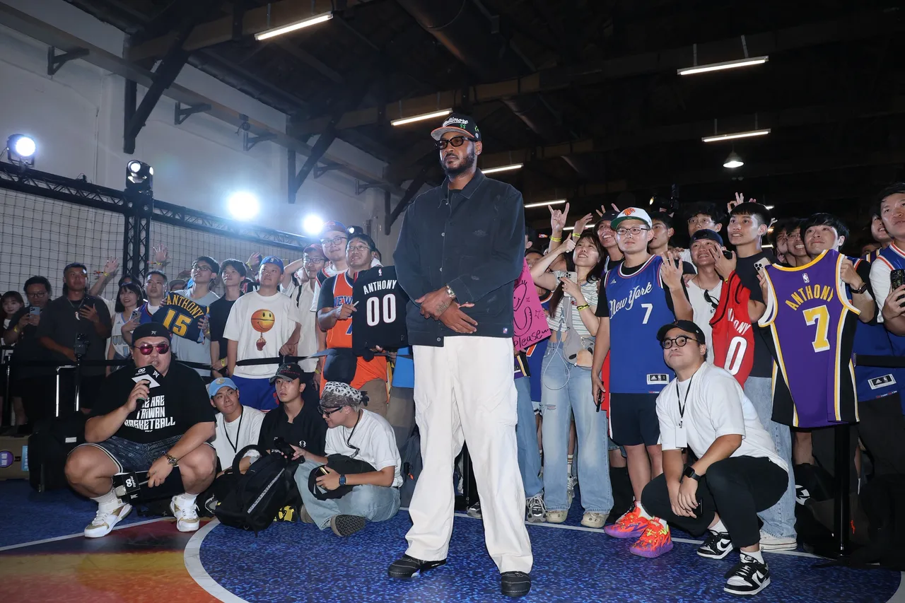NBA传奇球星「甜瓜」安东尼台相隔12年来台会粉丝。品牌提供