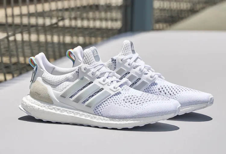 ULTRABOOST TAIPEI台北城市限定鞋款，5990元。品牌提供