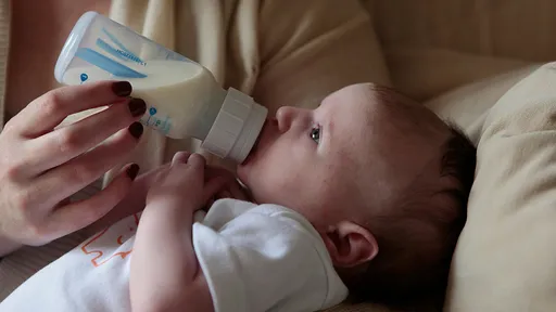 媽媽餵爭議! 專家:配方奶乳糖不可與飲料蔗糖混為一談