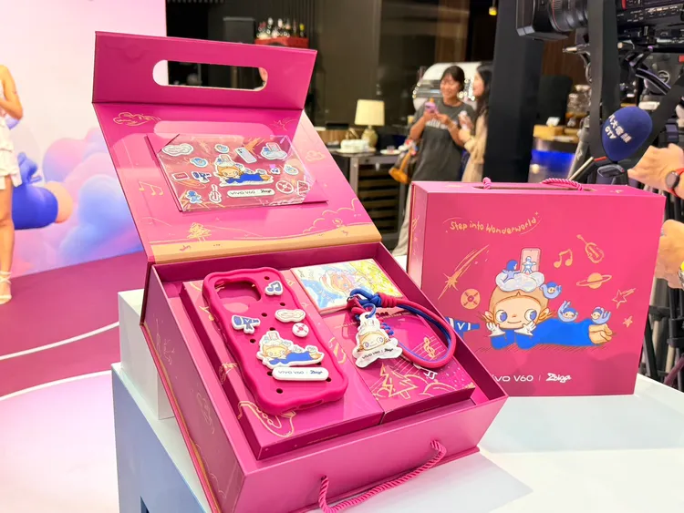 早鳥將獲得POP MART限量聯名禮盒。趙筱文攝