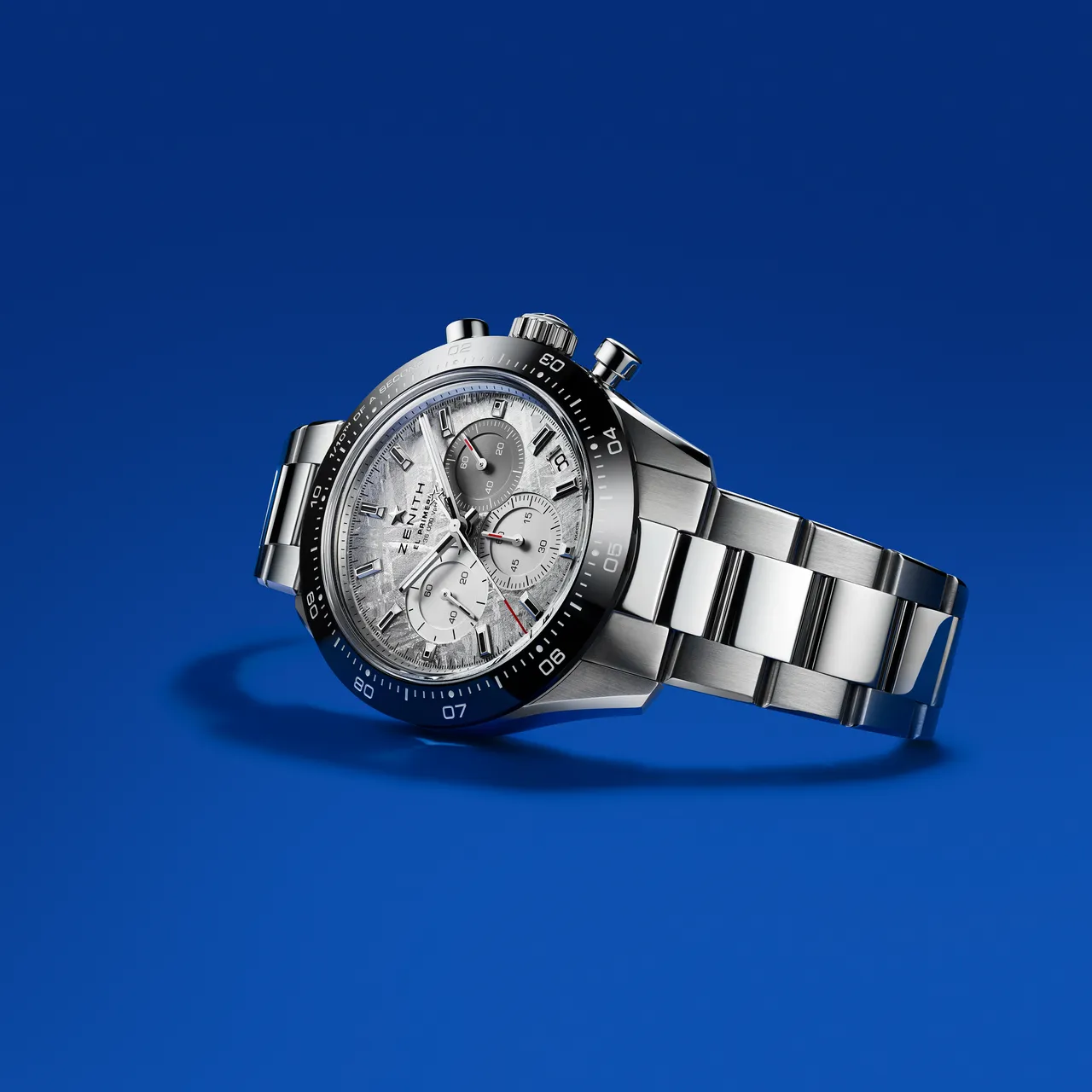 ZENITH CHRONOMASTER Sport 计时大师陨石款,41mm,精钢表壳,陨石表盘,精钢表炼(附黑色橡胶表带),El Primero 3600自动上链机芯,动力储存60小时,防水100米,61万5100元。品牌提供