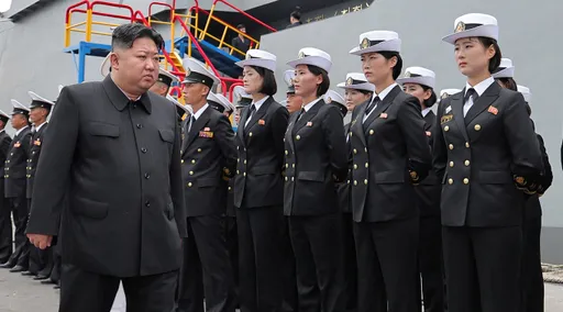 金正恩嗆美韓軍演要擴大核武 膚白高挑美女軍官群意外曝光