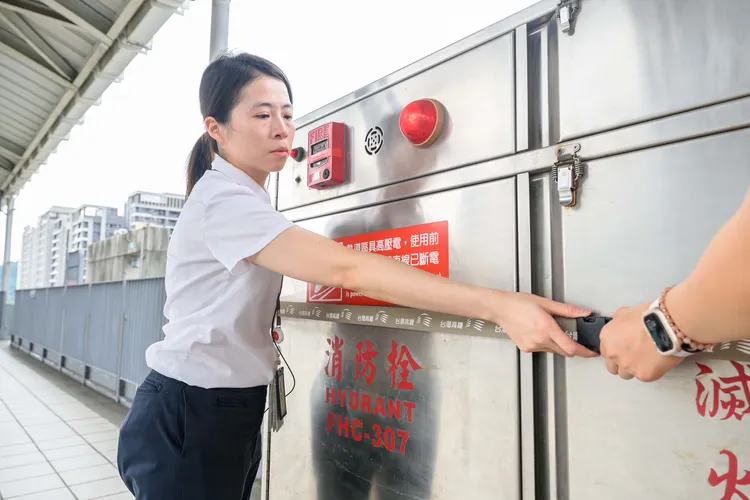 各車站人員已完成防颱作業，確認站區設施安全。高鐵提供