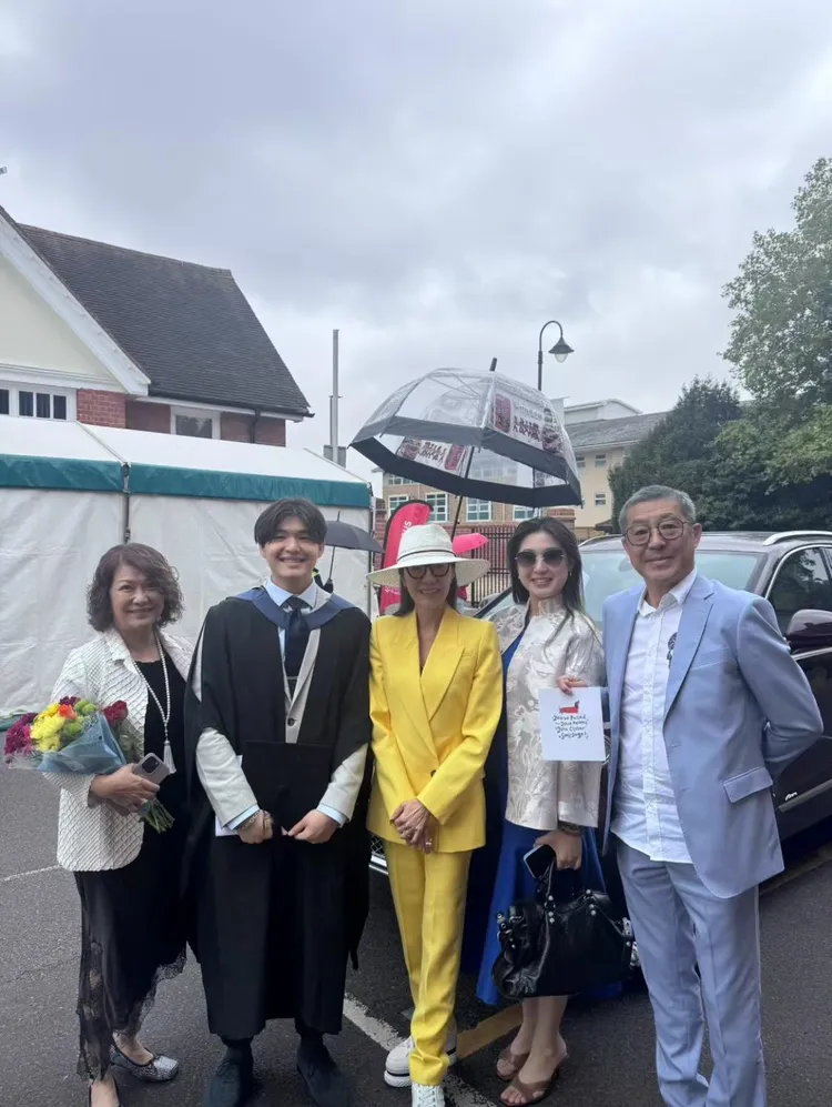 楊紫瓊參加姪子的畢業典禮。