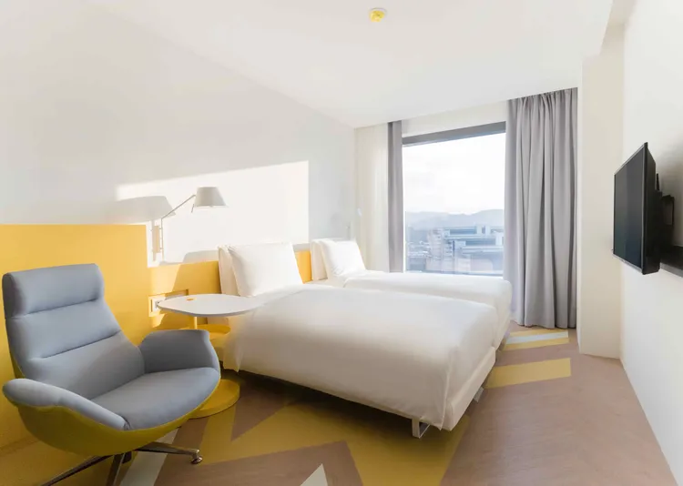 飯店聯票可入住緊鄰南港LaLaport的南港老爺行旅。高鐵提供