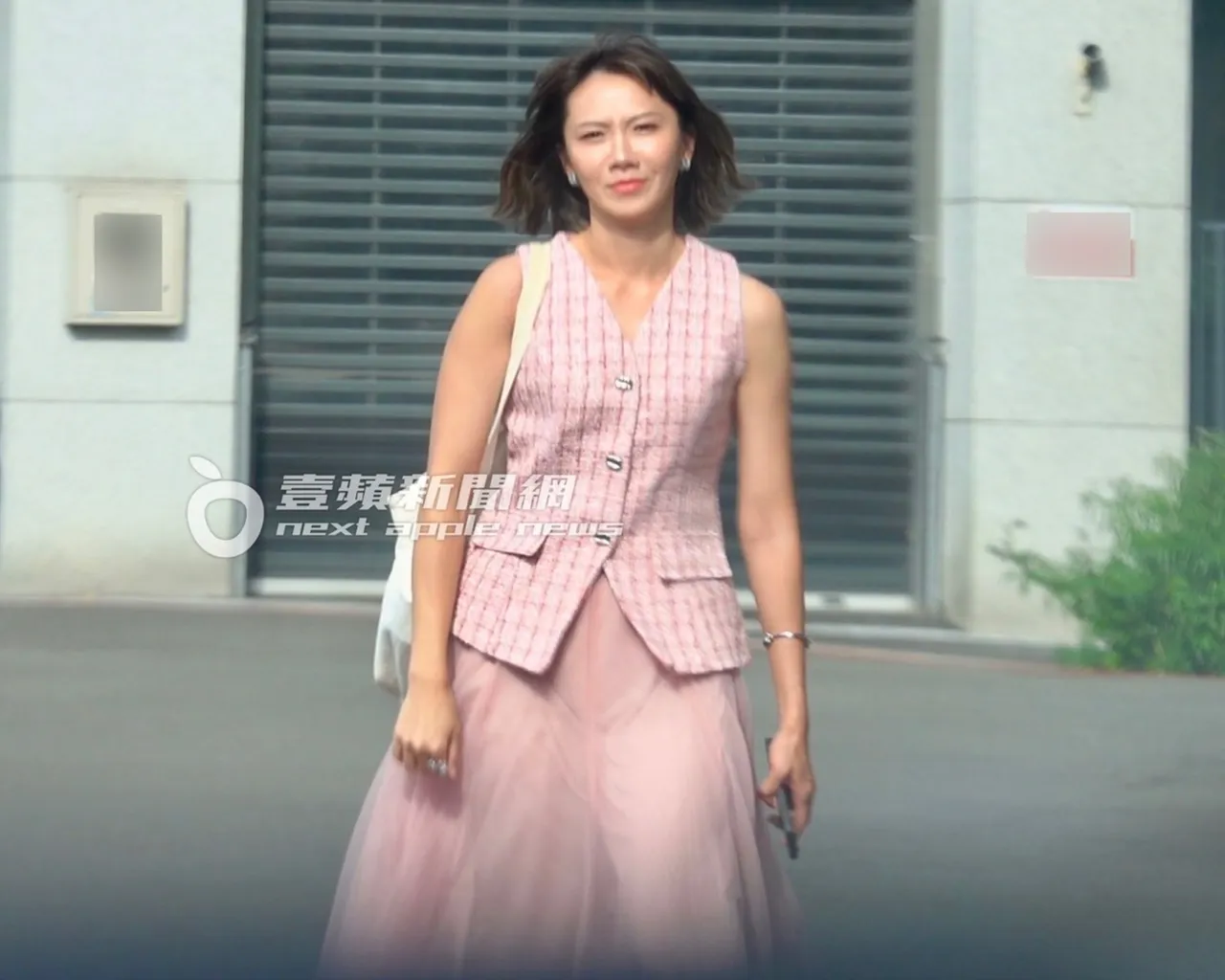 大牙结束工作,就火速返家。特勤中心摄