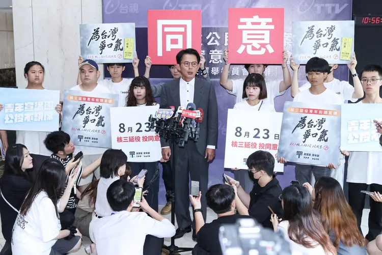 民眾黨主席黃國昌出席核三延役公投發表會。彭欣偉攝