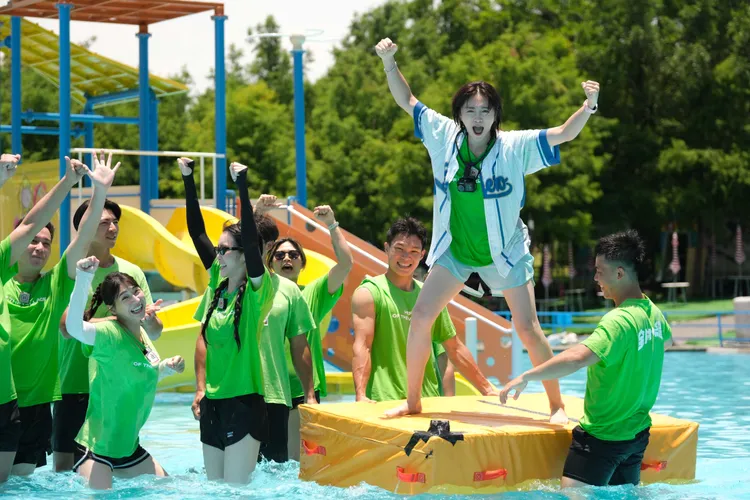 重訓有成，張文綺（右一）對決三鐵女神黃沐妍，直落二勝利。東森綜合台提供