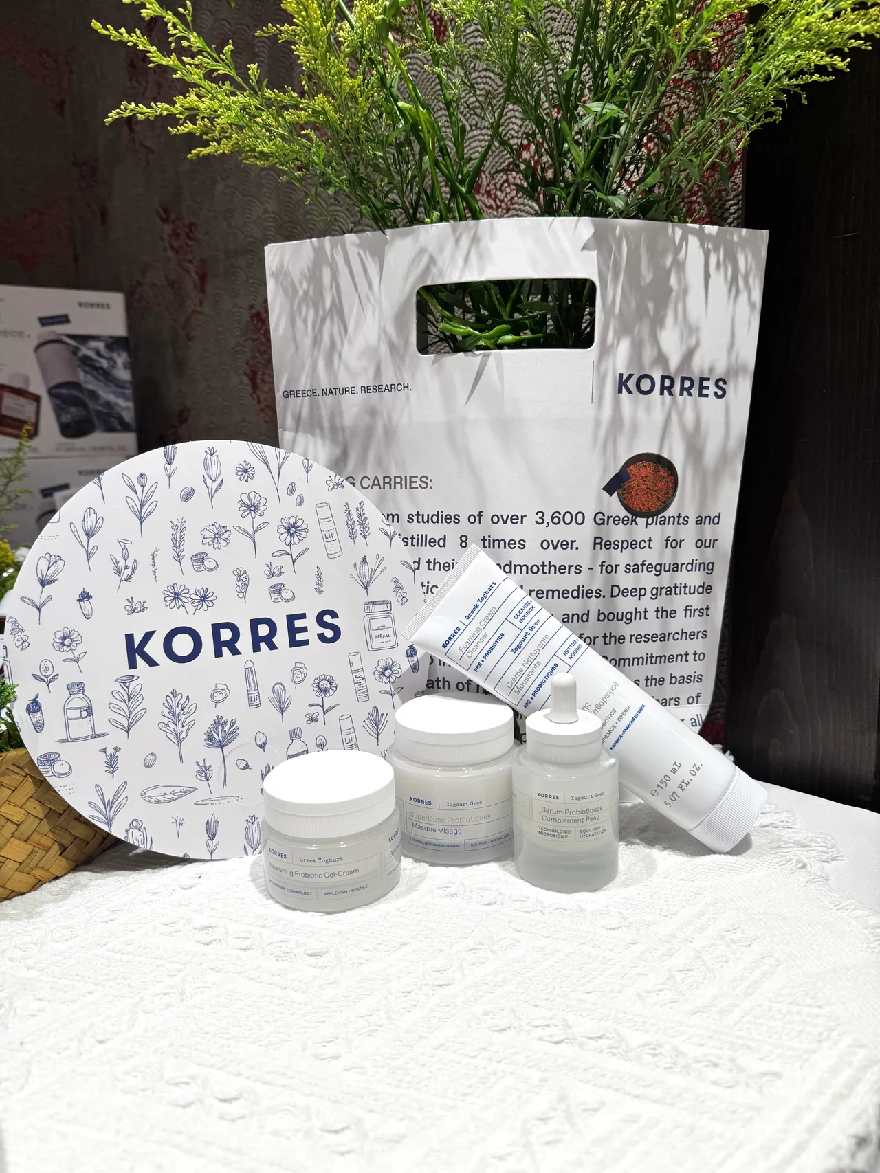 希腊优格舒缓系列首创将可食用希腊优格,导入保养品中,洁颜乳150ml/980元、精华30mll/1580元、凝乳40ml/1280元、面膜100ml/1580元。张家玲摄